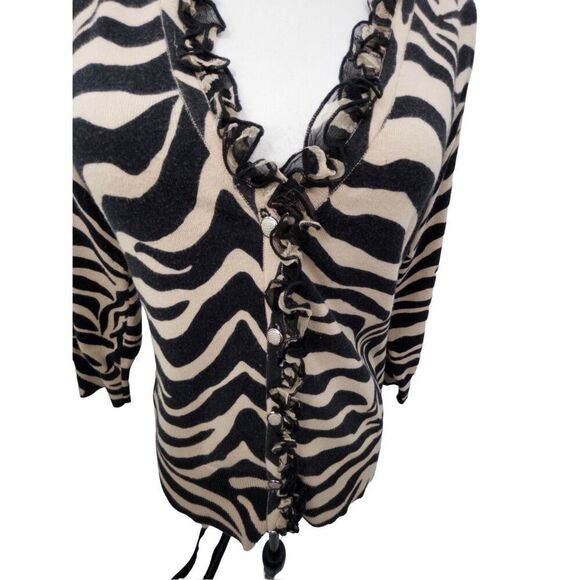 WR zebra print sweater ruffled detail with silver button - Picture 9 of 13